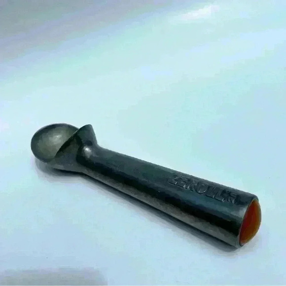 Zeroll Ice Cream Scoop 20 Cast Aluminum Bakelite Butterscotch Knob - Picture 1 of 6